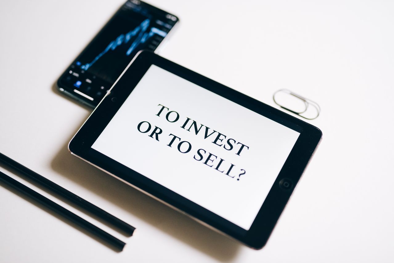 Beginner guide comparing stocks ETFs and mutual funds for investing