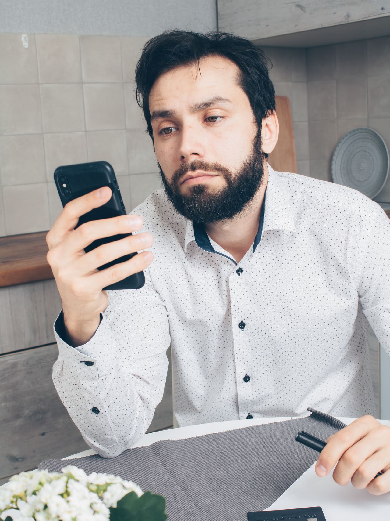 Credit and debt guide showing how to dispute an error on a credit report