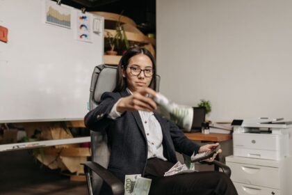 Freelancer working out hourly rates at a desk for side income and careers